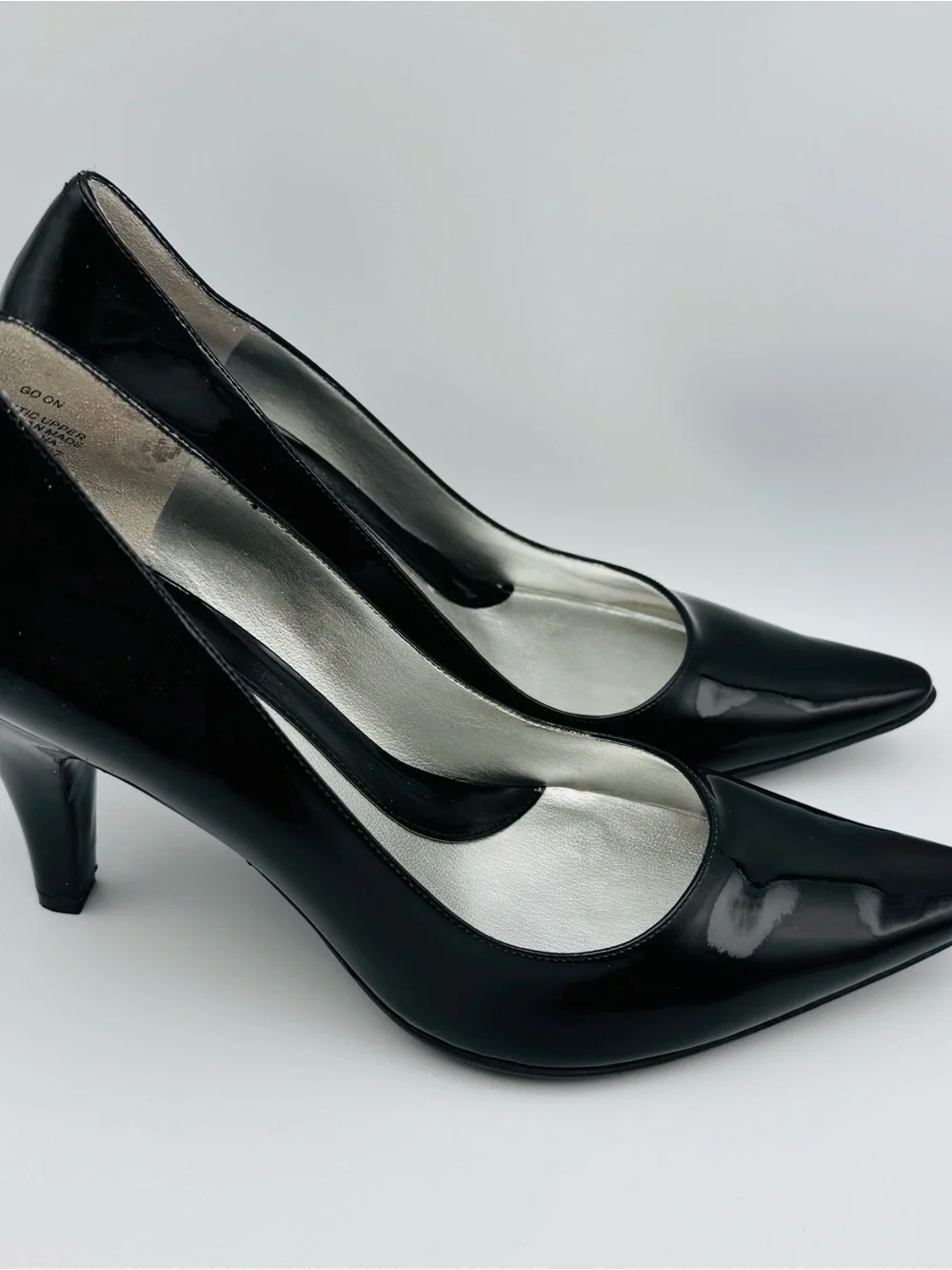 Kenneth Cole – NEW w/Box Black Pump Heels Classic 8.5M